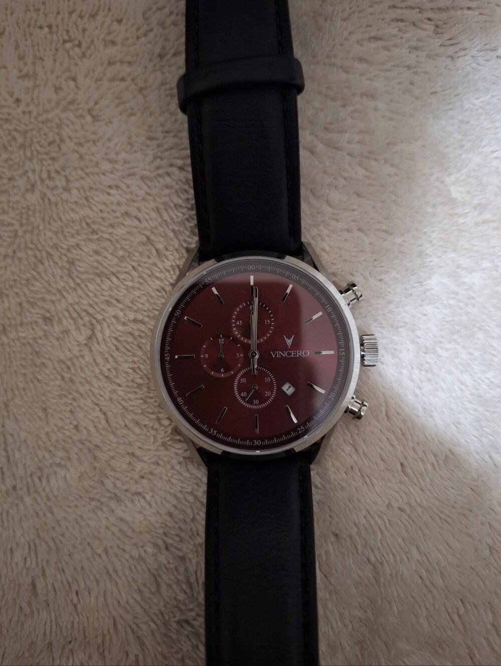 Mens Vincero Chronograph Quartz Red Dial Black Leather Strap Watch